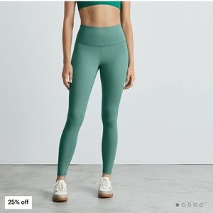 EVERLANE “The Perform” legging - Olive Green